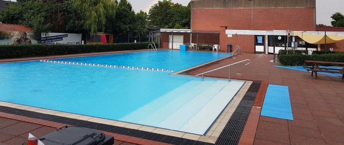 Schwimmbecken 