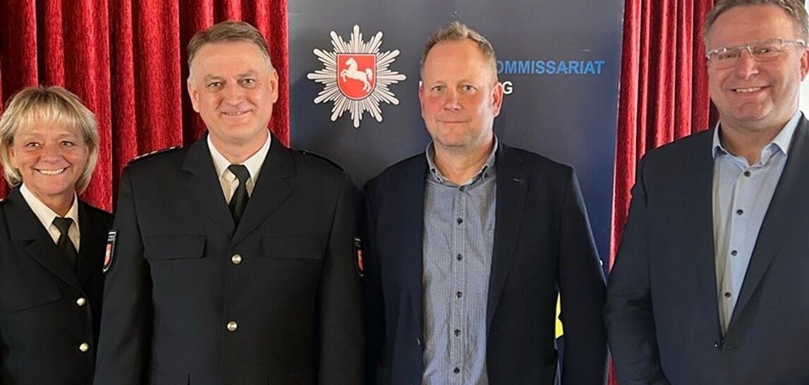 Ein Bild mit 4 Personen