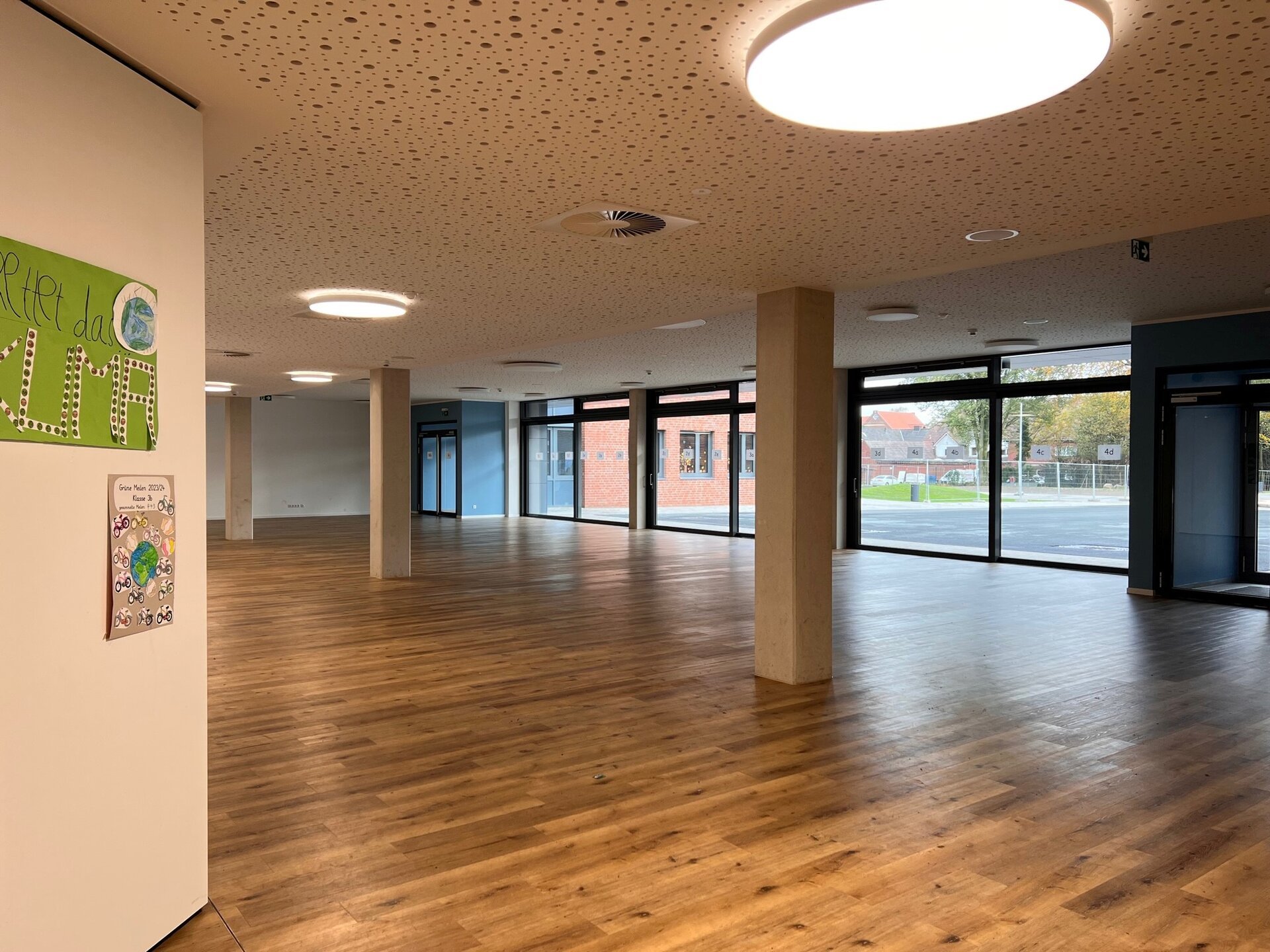 Ein Foto einer Schule von innen