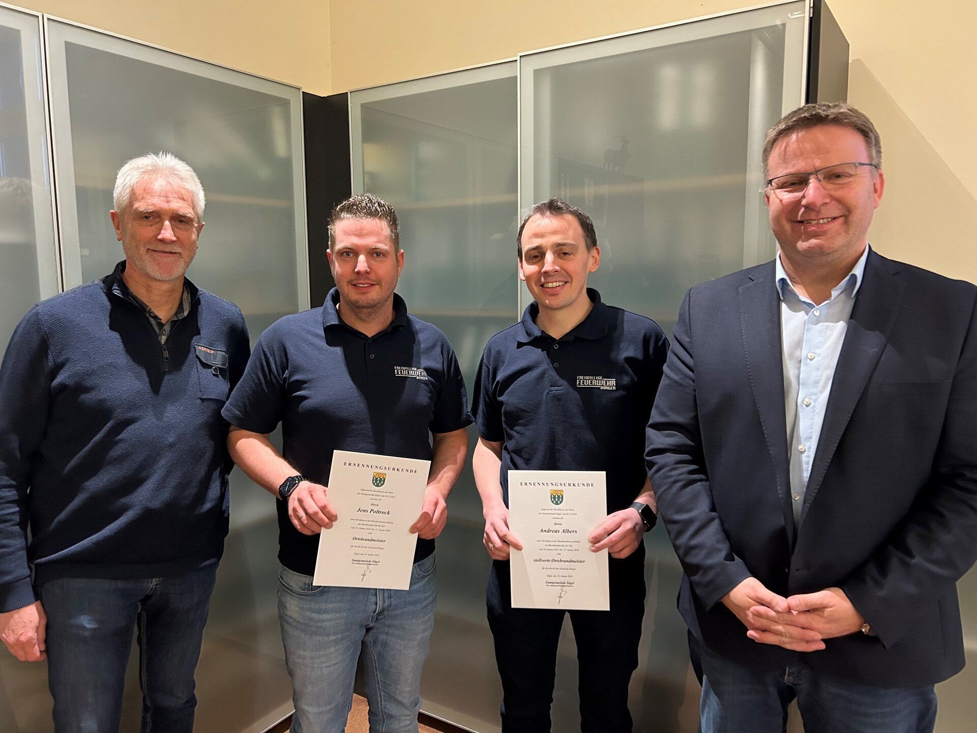 Ein Bild mit vier Personen 