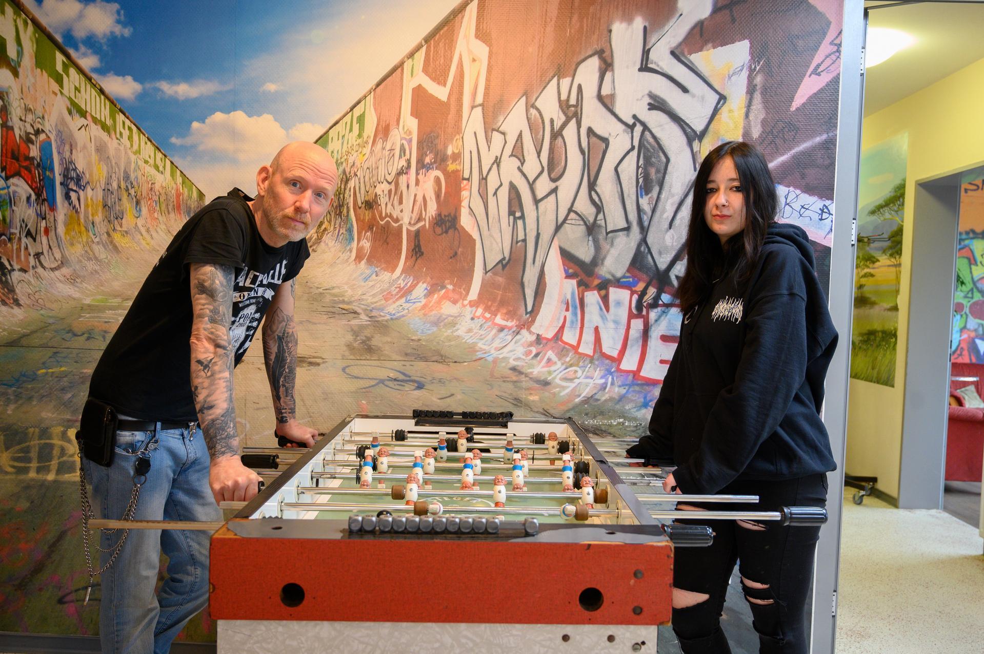 Ein Bild mit zwei Personen 