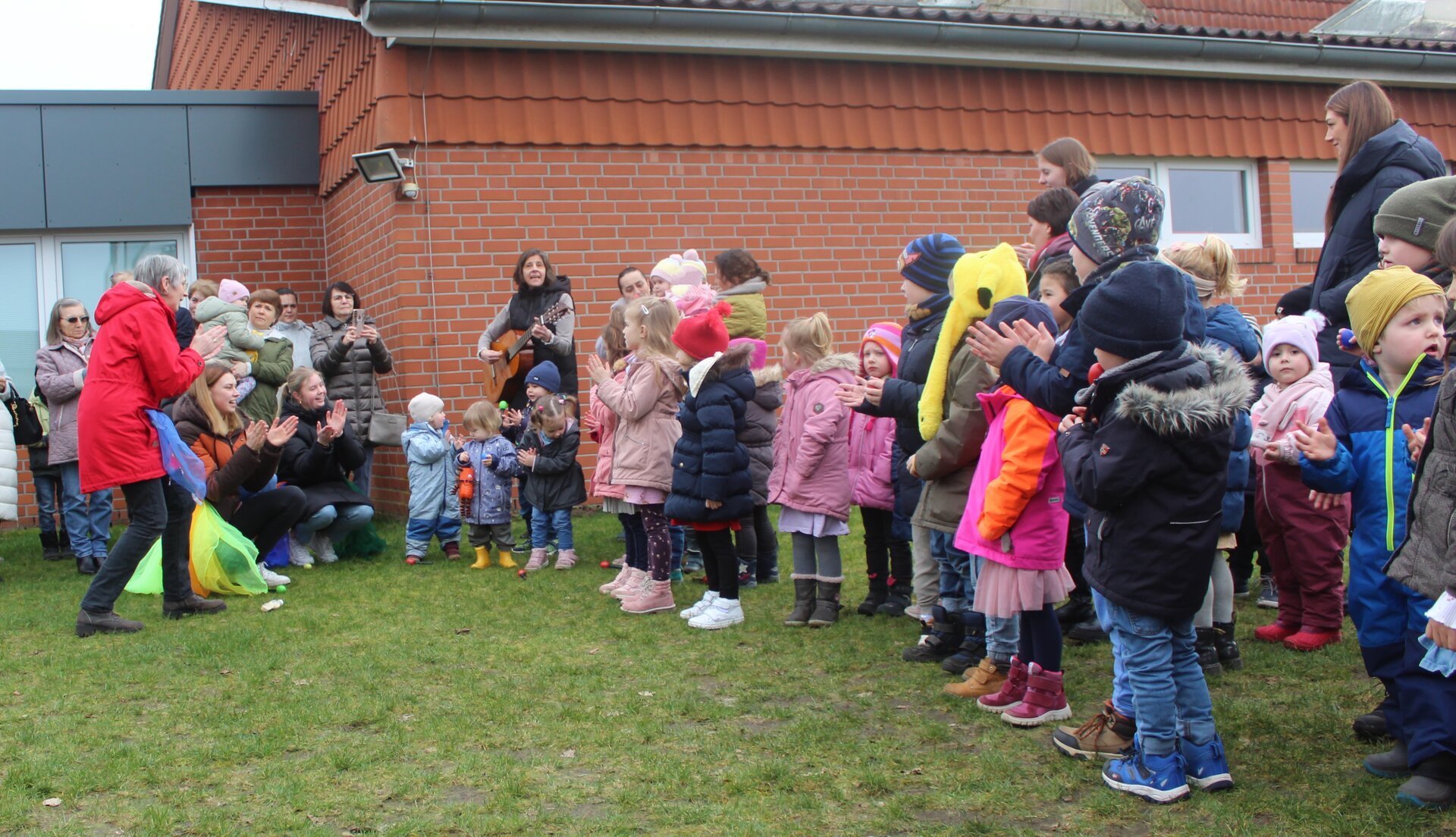 En Bild mit vielen Kindern 