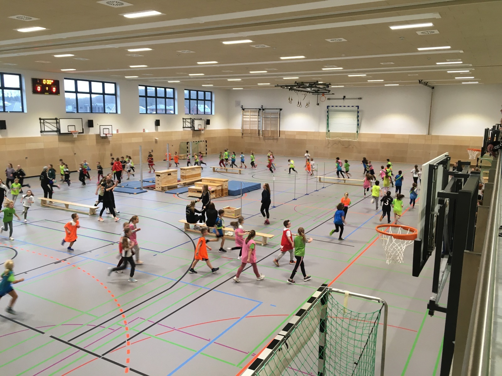 Eine Gruppe mit Kindern