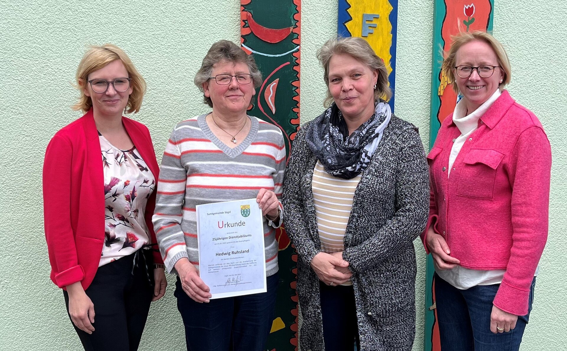 Ein Bild mit vier Personen 