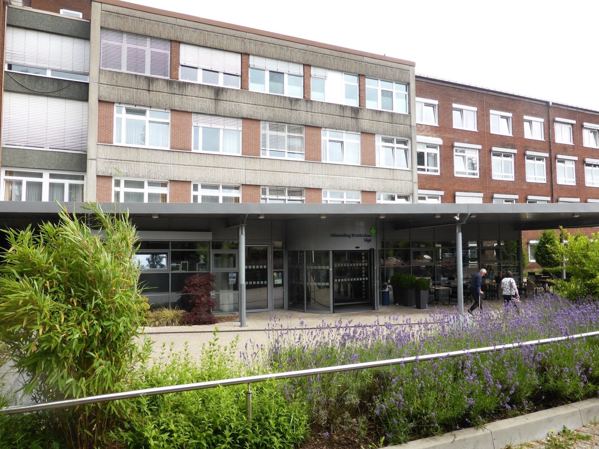 Ein Bild mit einem Gebäude