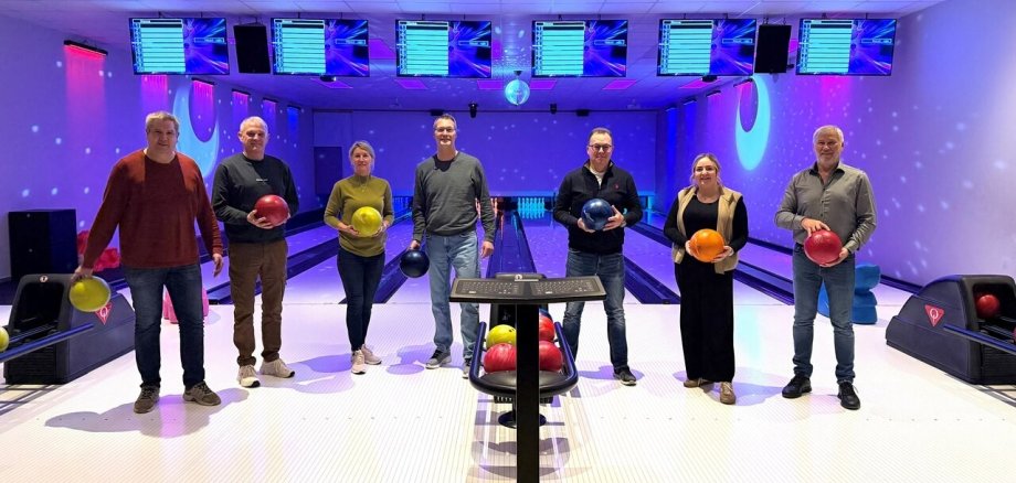 Ein Bild mit mehreren Personen