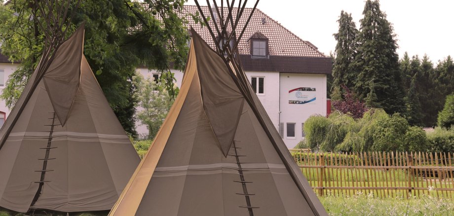 Ein Bild mit einem Zelt