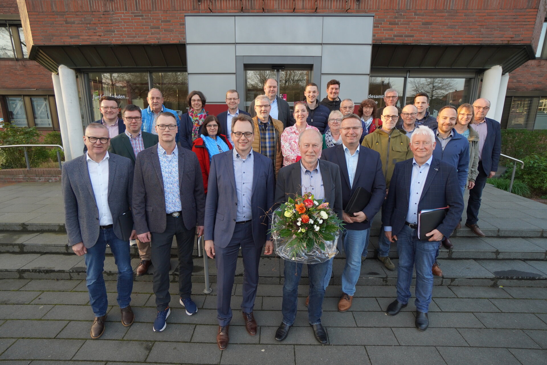 Ein Bild mit mehreren Personen 