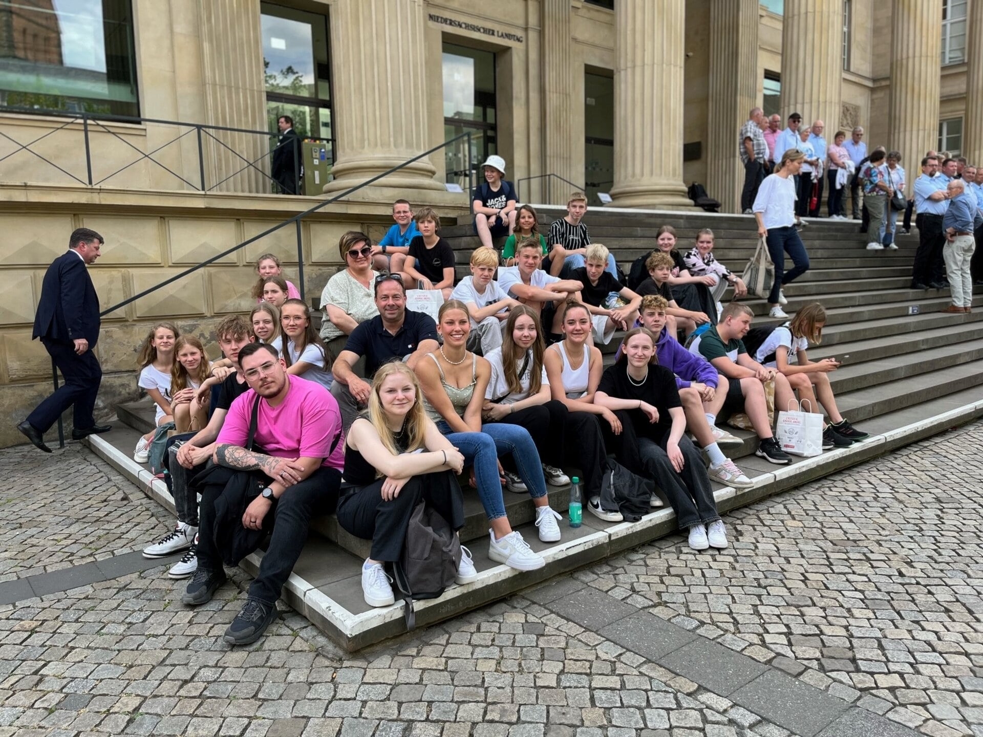 Ein Bild mit vielen Personen