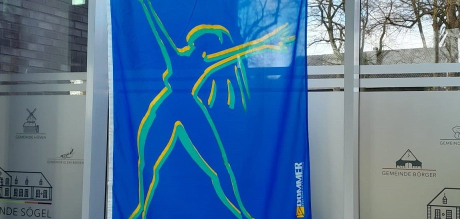 Werbebanner mir der Aufschrift: Nein zu Gewalt an Frauen 