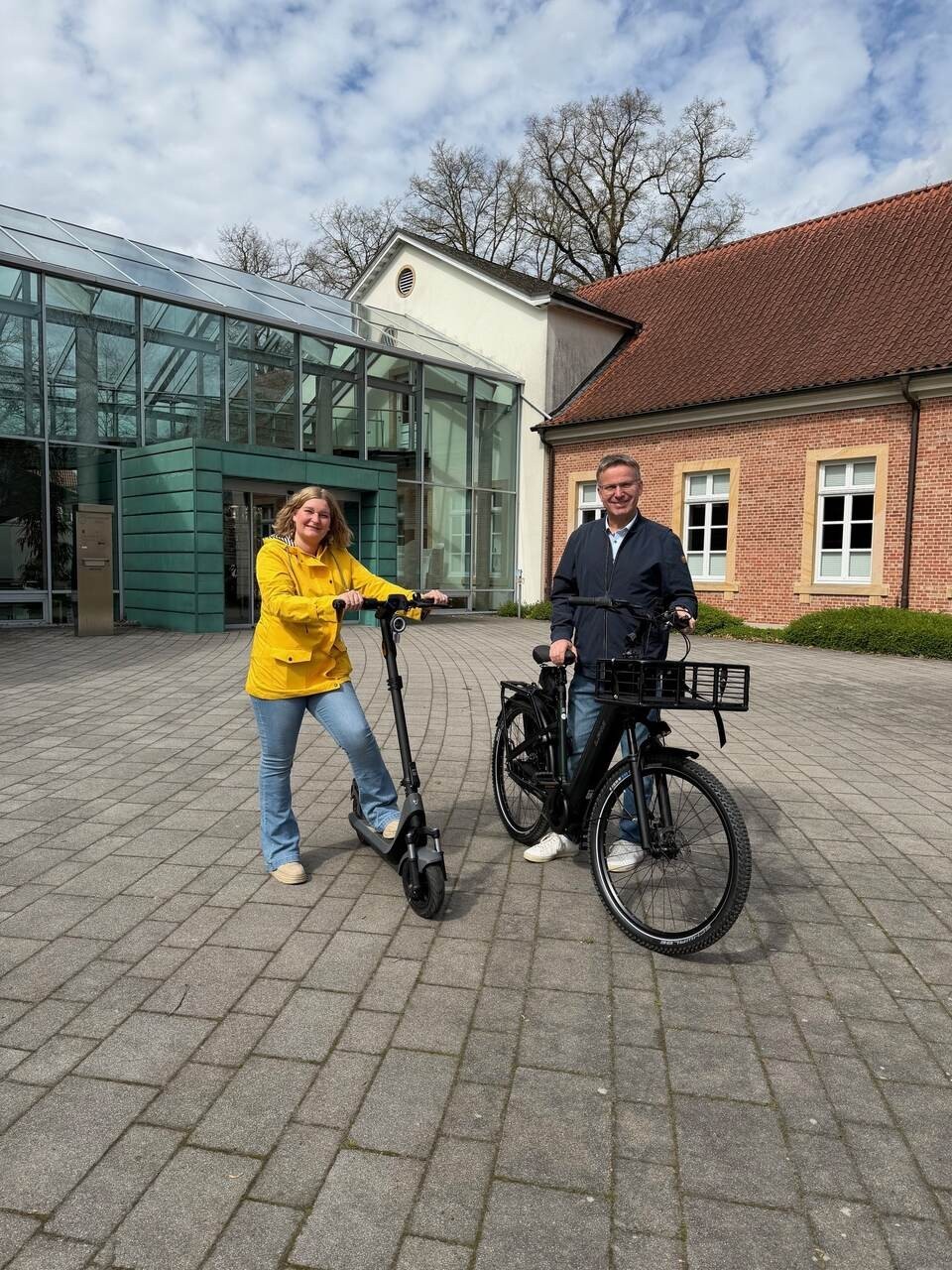 Ein Bild mit zwei Personen