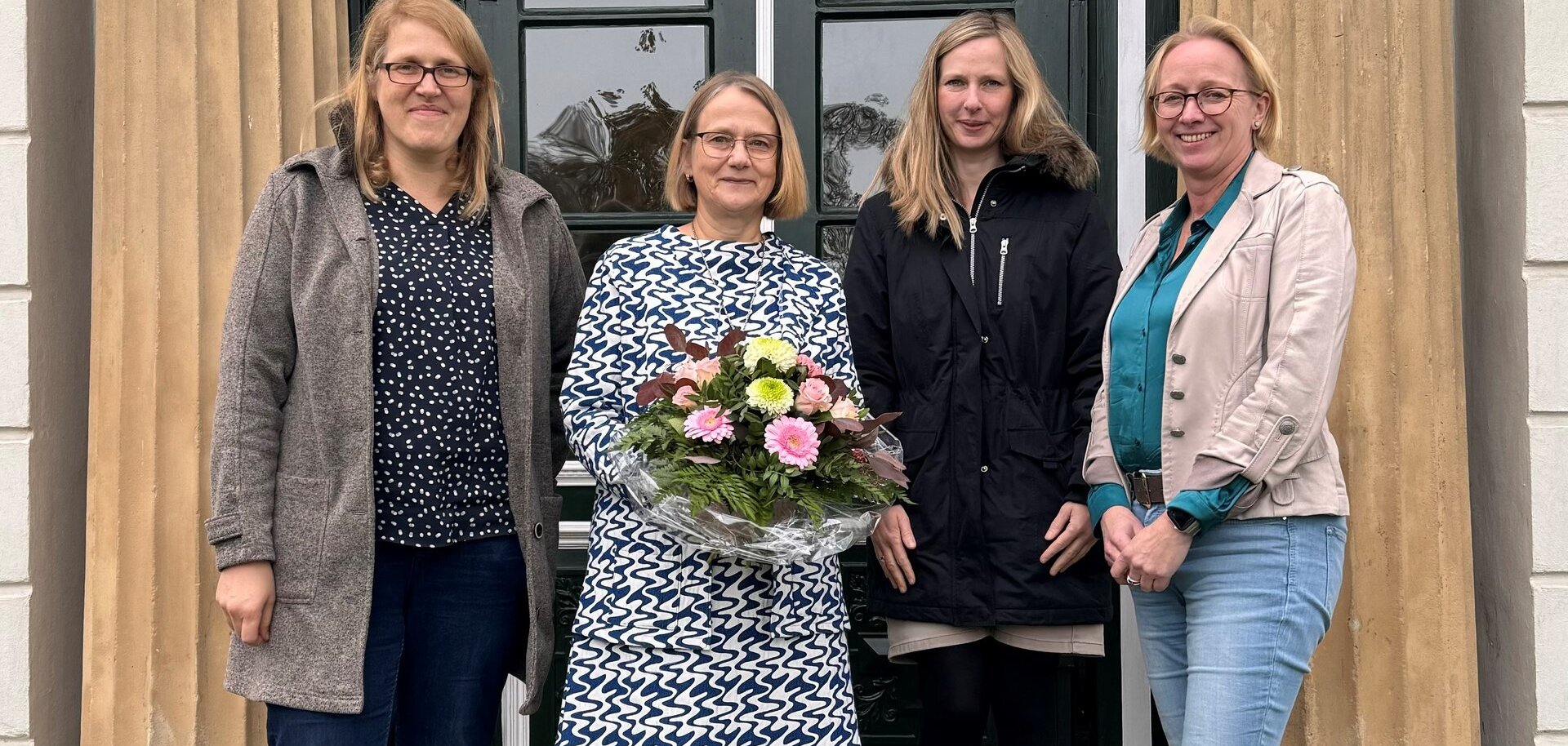 Ein Bild mit vier Personen 