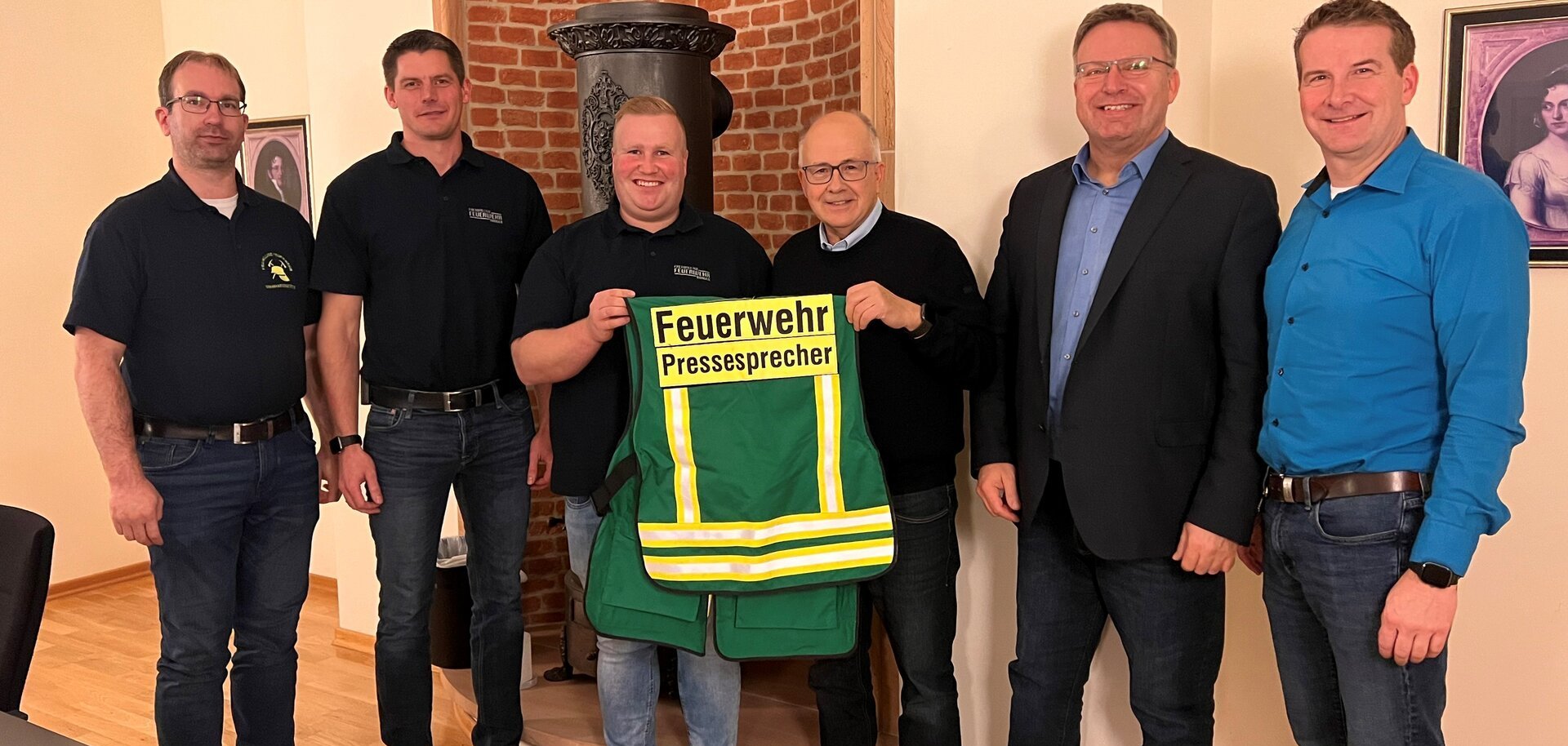 Ein Bild mit mehreren Personen