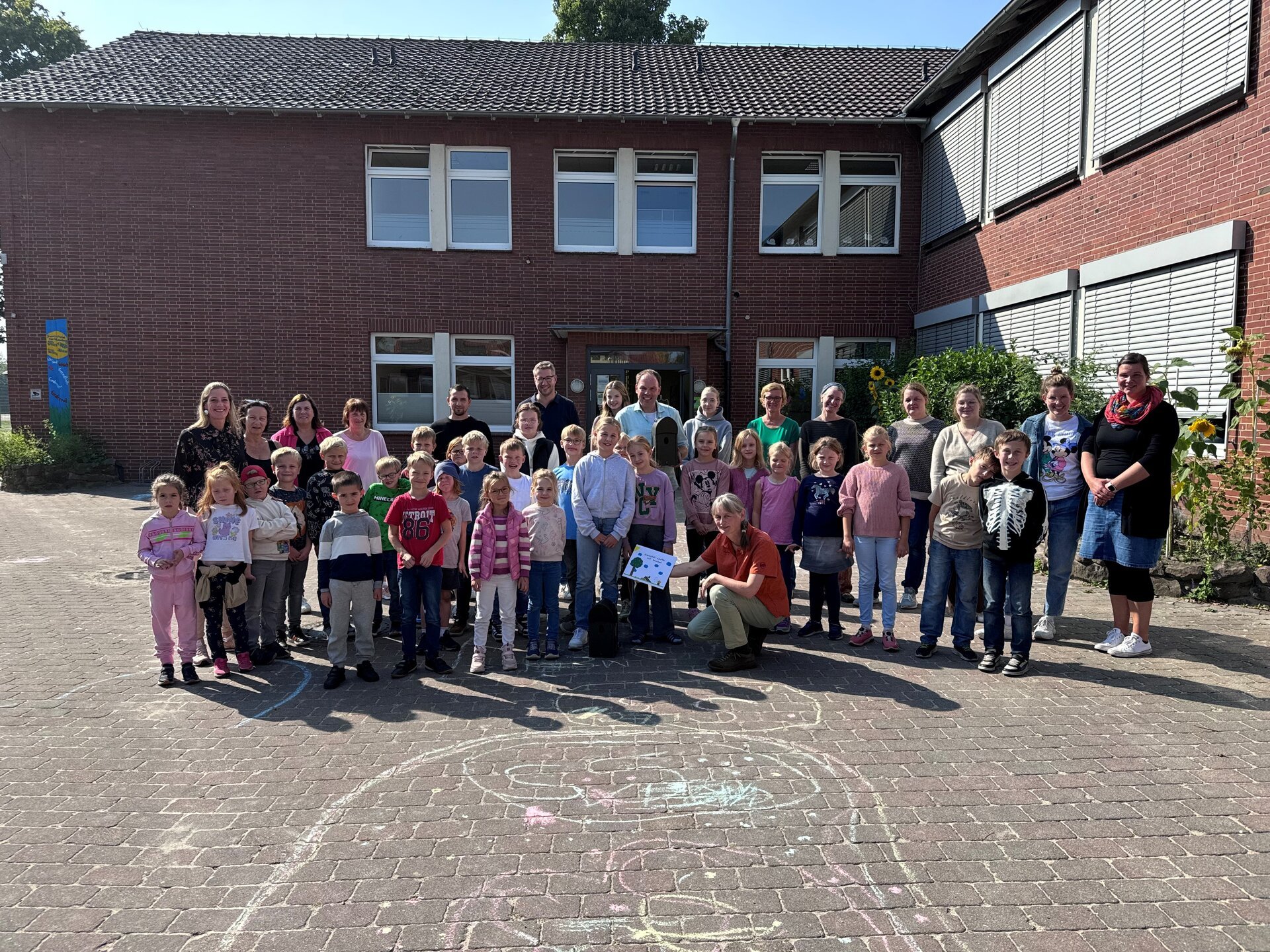 Ein foto mit vielen Perssonen