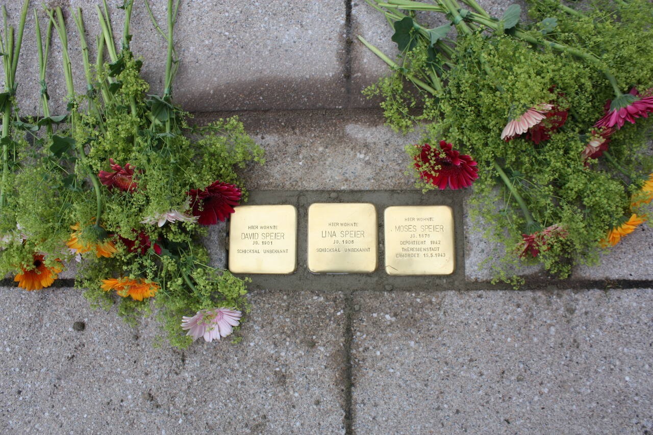 Ein Bild mit einem Stein