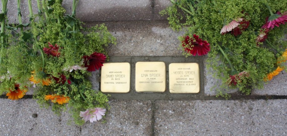 Ein Bild mit einem Stein