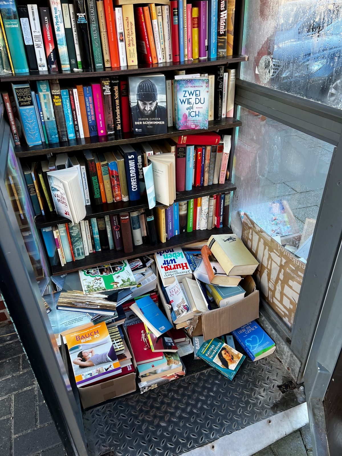 Ein Bild mit vielen Büchern