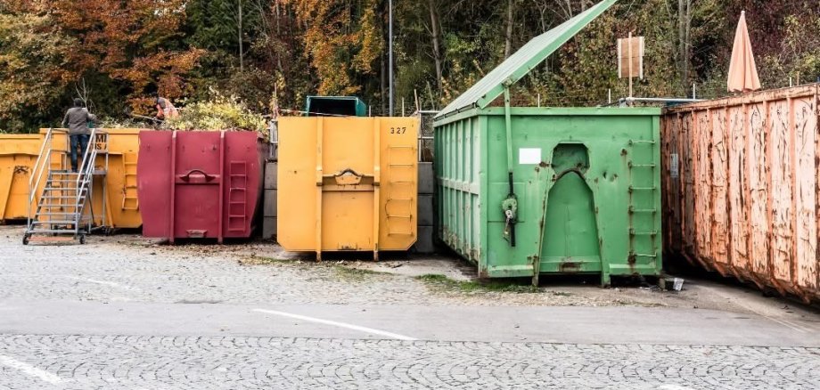 Ein Bild mit Containern