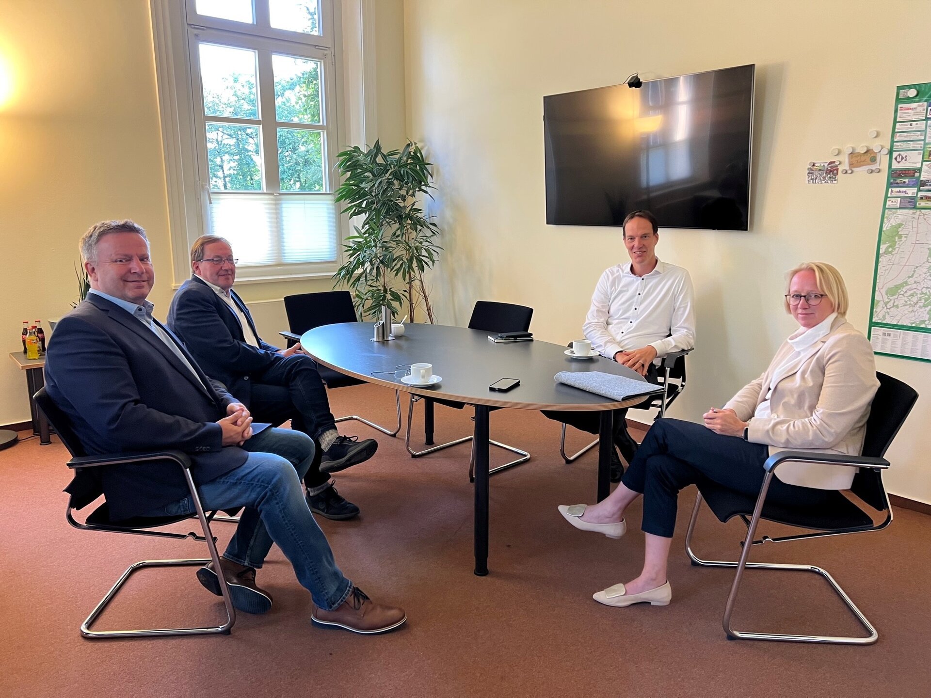 Ein Bild mit vier Personen