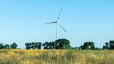 Windmühle auf einem Feld